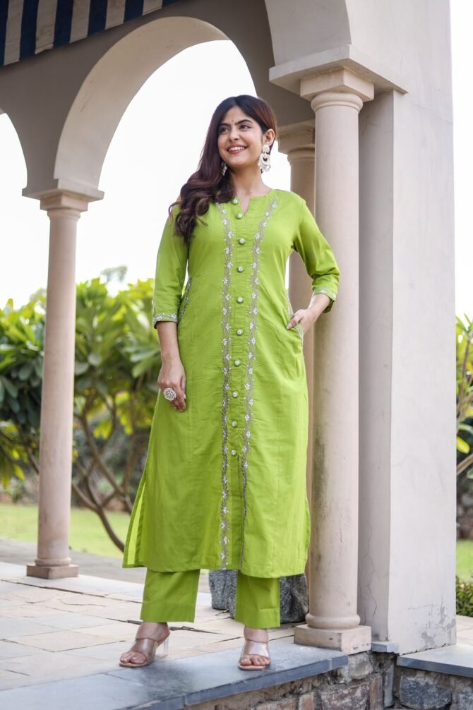 embroidered pakistani kurta set